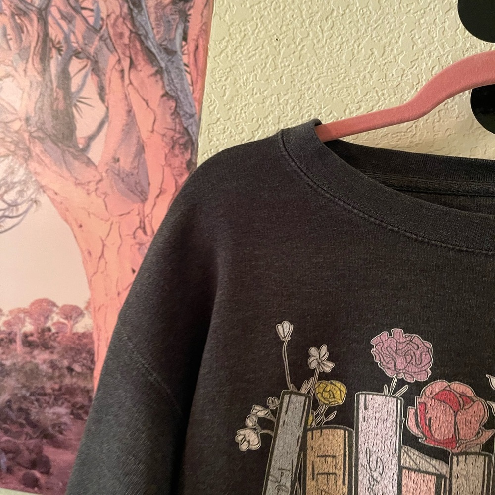 Plus Size Women’s Dark Gray Sweatshirt with Book Graphic size XL pre-owned - Picture 5 of 10